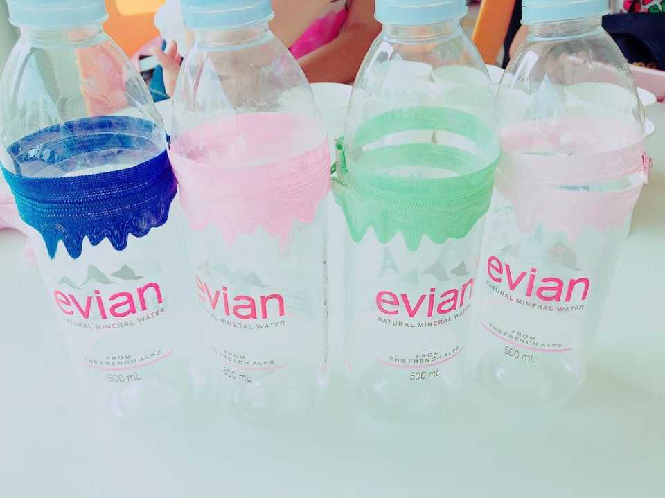 Evian 筆箱