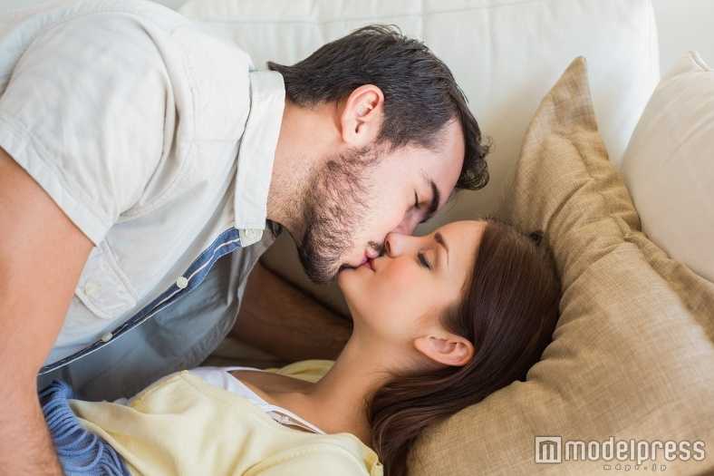 不意打ちで攻める 男性がドキっとして熱くなっちゃうキスの仕方5選 ニュースパス