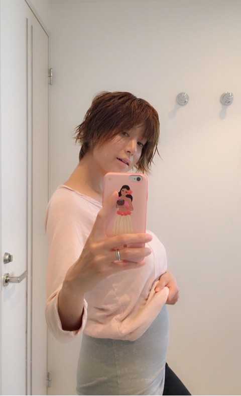 40歳で第3子出産のhitomi 産後のお腹写真と体重公開 ムリなダイエットはしないつもりです ニュースパス 40歳で第3子出産のhitomi 産後のお腹写真と体重公開 ムリなダイエットはしないつもりです ニュースパス
