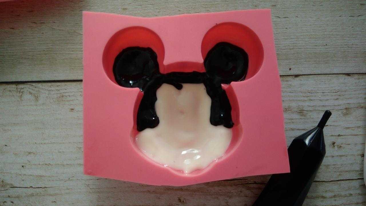 ダイソー 大人気ディズニーシリコン型の活用テク ほんのひと手間でリアルミッキーが完成 ニュースパス ダイソー 大人気ディズニーシリコン型の活用テク ほんのひと手間でリアルミッキーが完成 ニュースパス