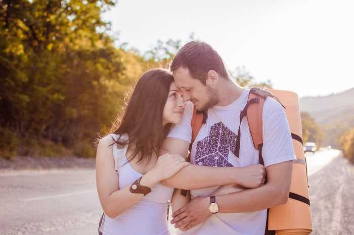 頭を撫でる男性の気持ちが知りたい その効果と不快な時の対処法 ニュースパス