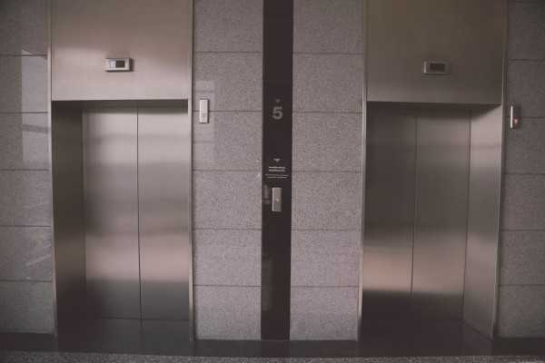 開いたエレベーターが突然落下 30歳男性が挟まれて死亡 もうエレベーターに乗らない 恐怖の声も ニュースパス
