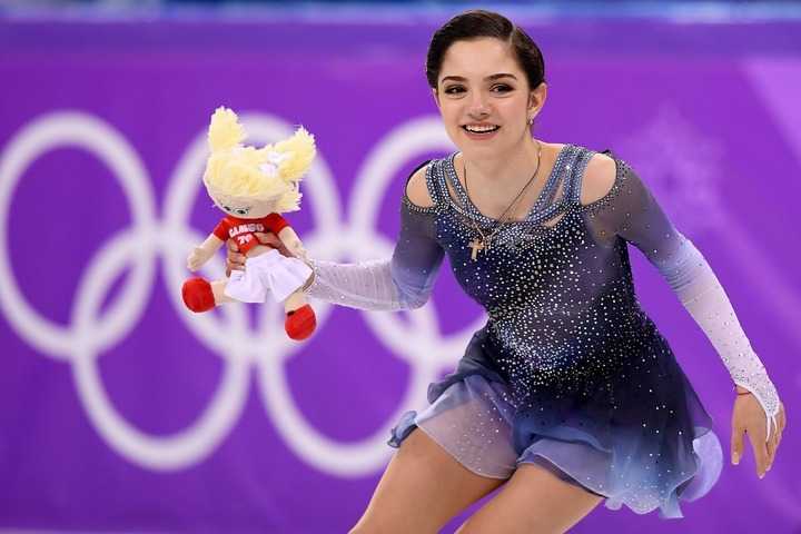 大人の色気が メドベージェワが披露した アダルトな私服姿 に賛辞殺到 最高に美しい ニュースパス