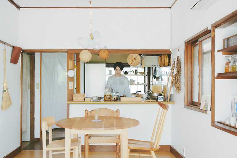 画像: “小さな薬草店”をイメージに 心身を整えるセルフケアの源、台所